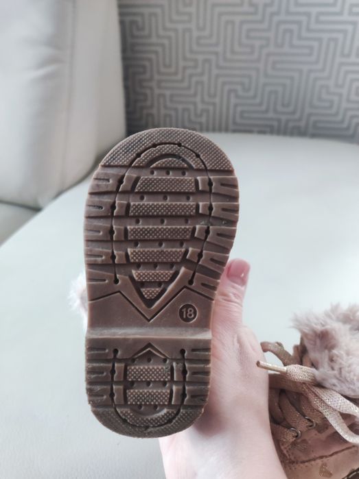 Черевички на дівчинку