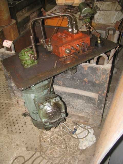 Агрегат насосний Г-12 з гідророзподільником.