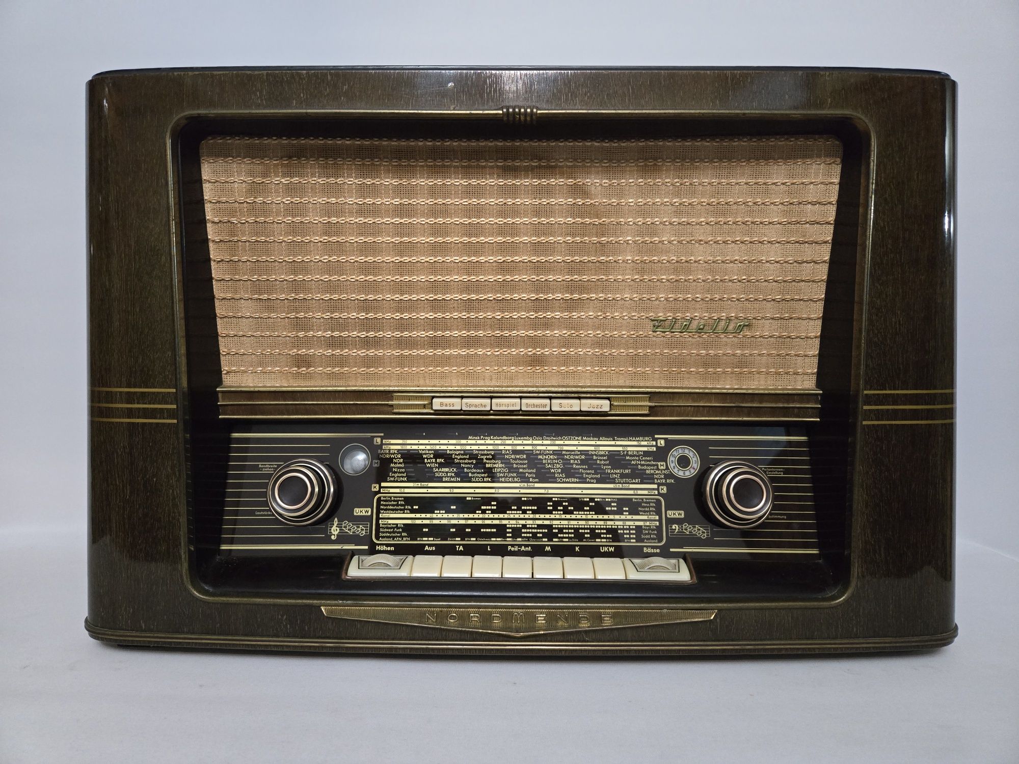 Rádio antigo reparado Nordmende
