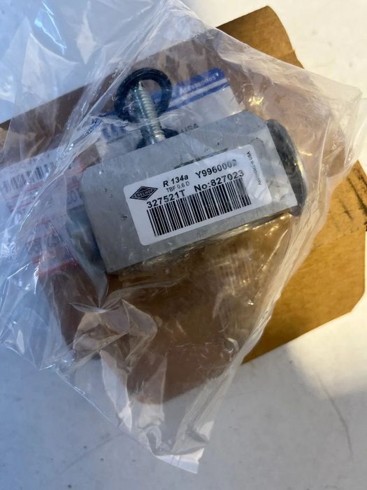 ZAWÓR ROZPRĘŻNY CHRYSLER GRAND VOYAGER V 68164490AA NOWY