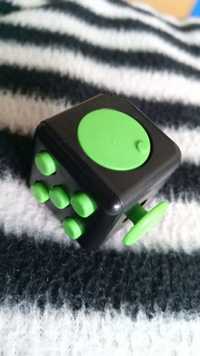 Cubo Fidget Toy preto e verde