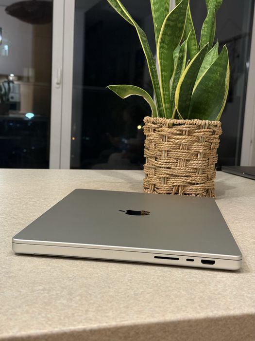 MacBook Pro 16” M4 Max – 48 GB RAM, 1 TB SSD – świetny stan, gwarancja