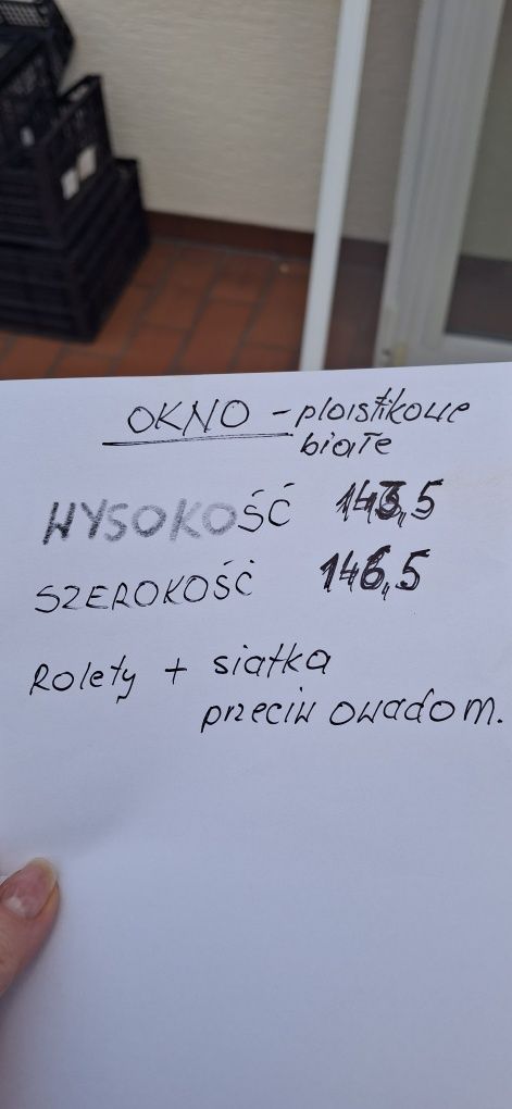 Okno z ościeżnicą i akcesoriami 143×146