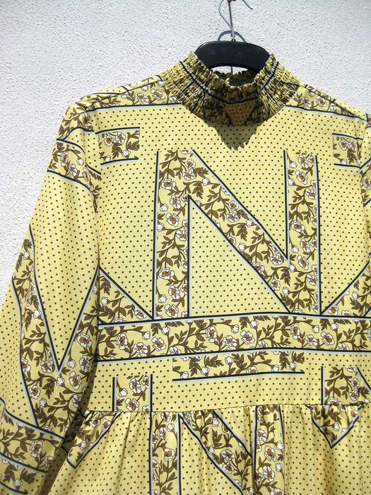 Очень красивое жёлтое платье в горох с принтом с рукавом с горлом ONLY