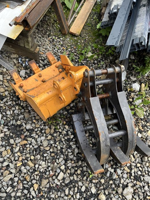 Minikoparka XN 08 chińska . Waga 880 kg