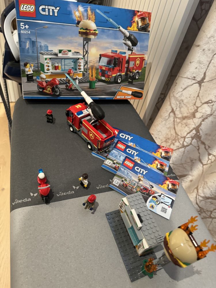 Lego CITY 60214 Straż Pożarna "Na ratunek w płonącym barze"