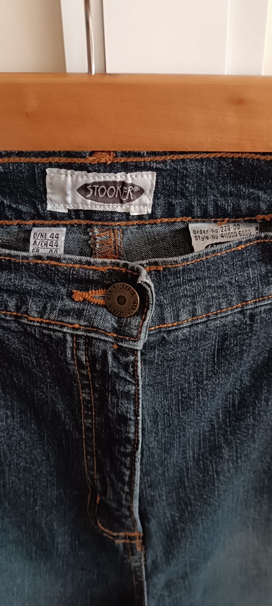 Nowe, wygodne spodnie dżinsowe Stooker 44