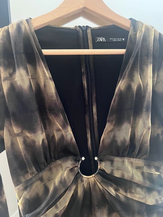 Цікава сукня zara з декором