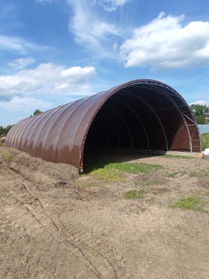 Plandeki na hale lukowe i namioty