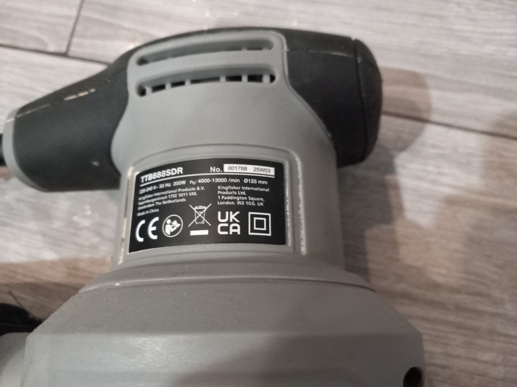 Szlifierka oscylacyjna TITAN 300W