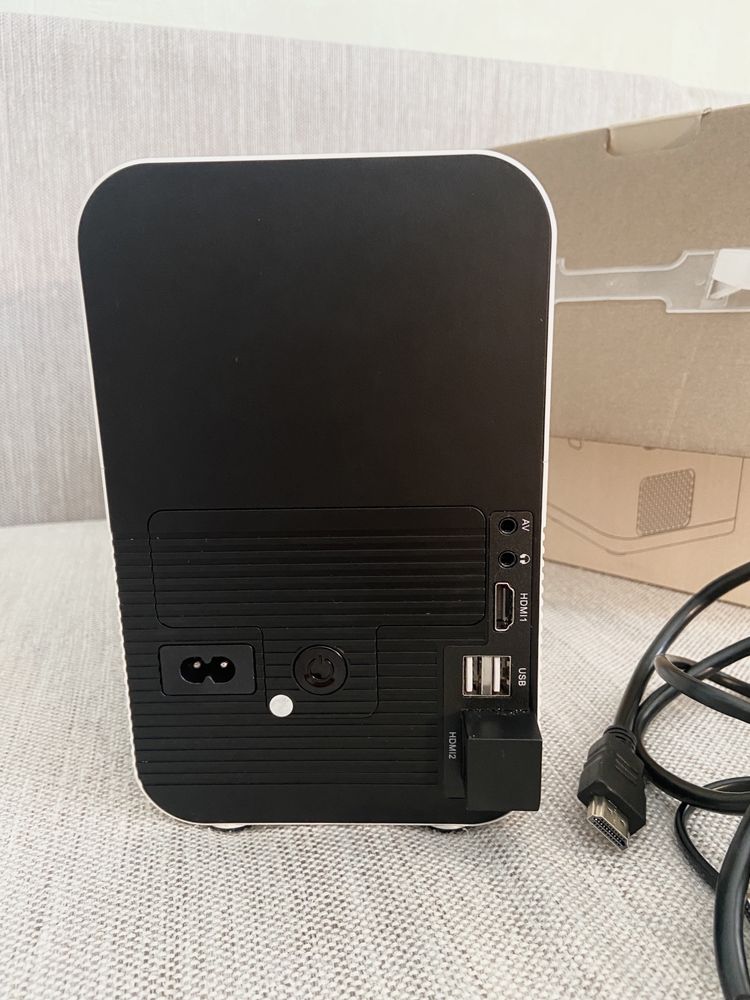 Проектор Everycom R10