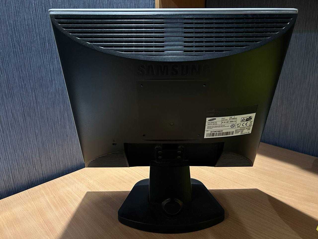 Монитор Samsung SyncMaster 710V