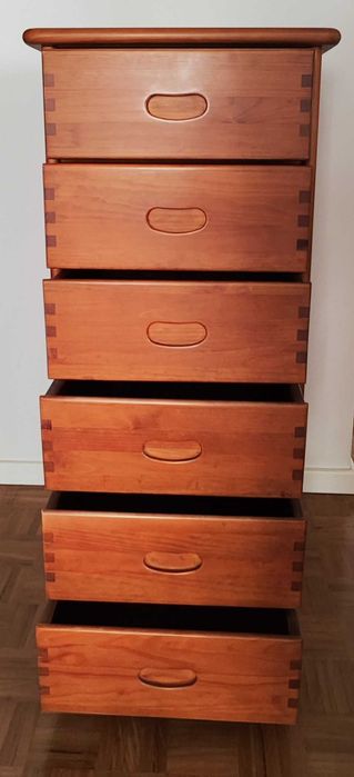 Camiseiro com seis gavetas, com puxadores embutidos