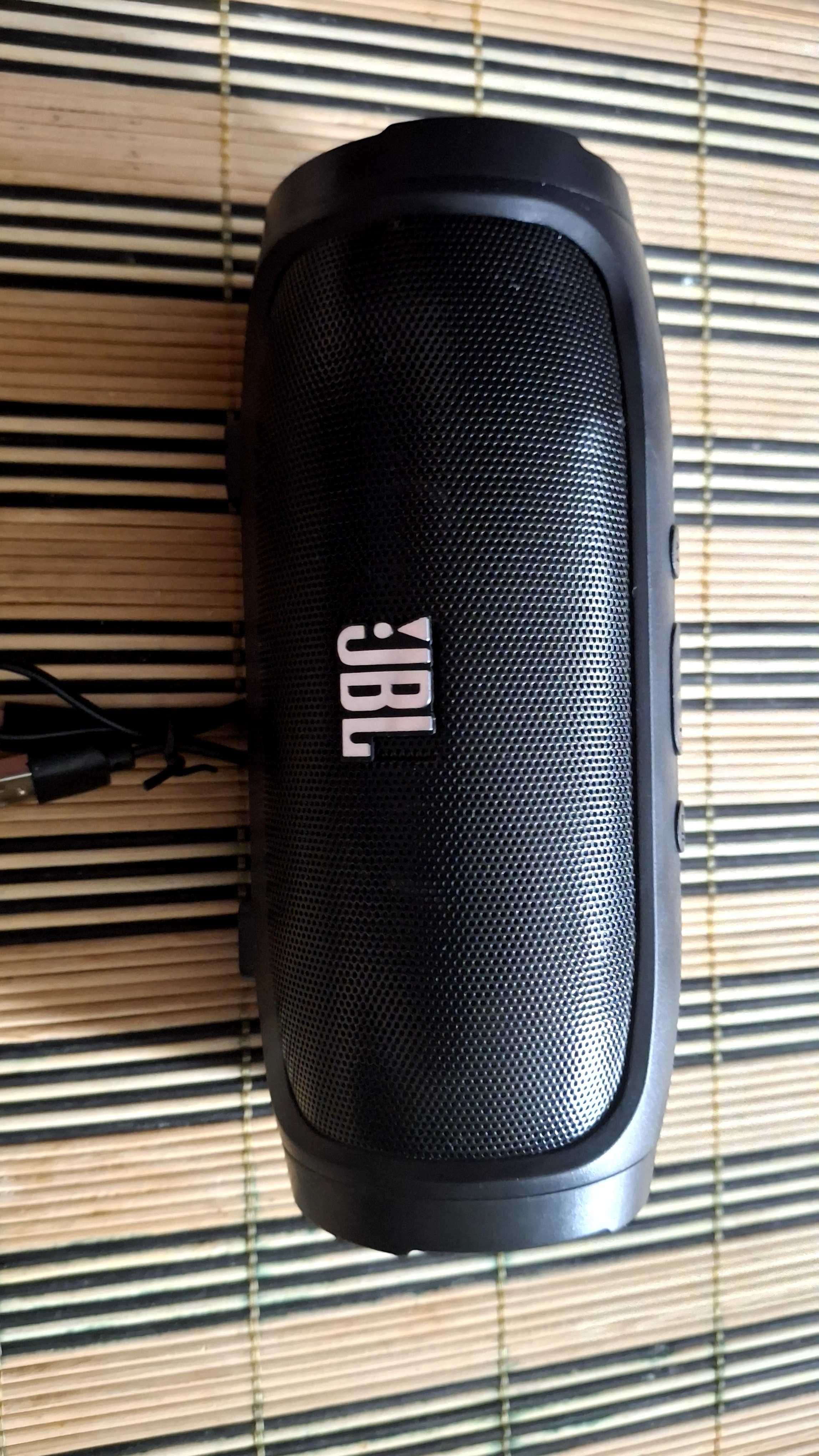 Głośnik turystyczny bluetooth z radiem