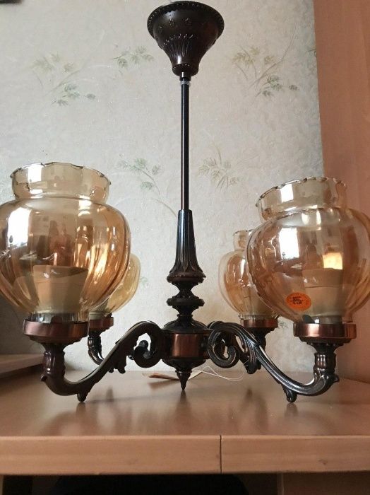 Продам нову люстру