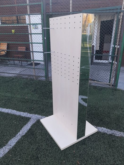 Торгівельне обладнання після закриття магазину. Торговое оборудование