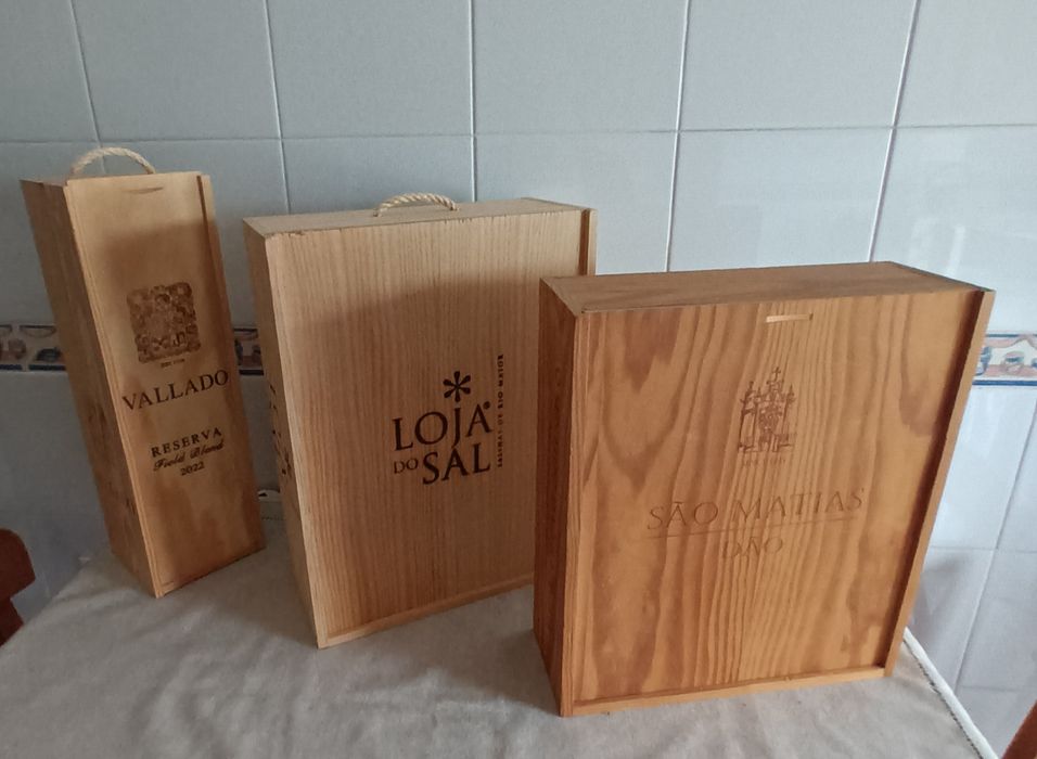 Caixas em madeira para garrafas de vinho