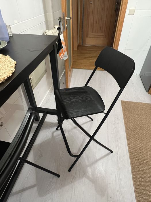 Mesa Alta + 2 Cadeiras altas