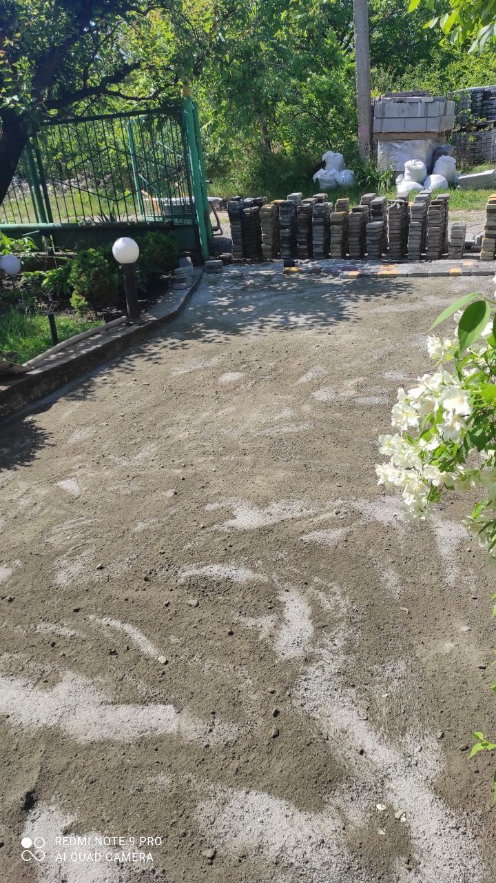 Укладка тротуарной плитки, установка бордюров и поребриков