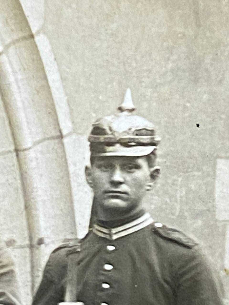 B279 pocztówka original wojsko oficerowie  broń Pickelhaube  ww1 LUX