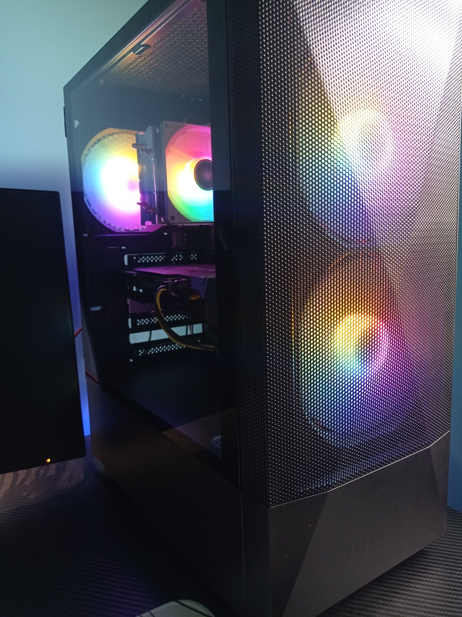 Komputer  | procesor i 7 | karta graficzna 1060| 16 gb +monitor 180hz
