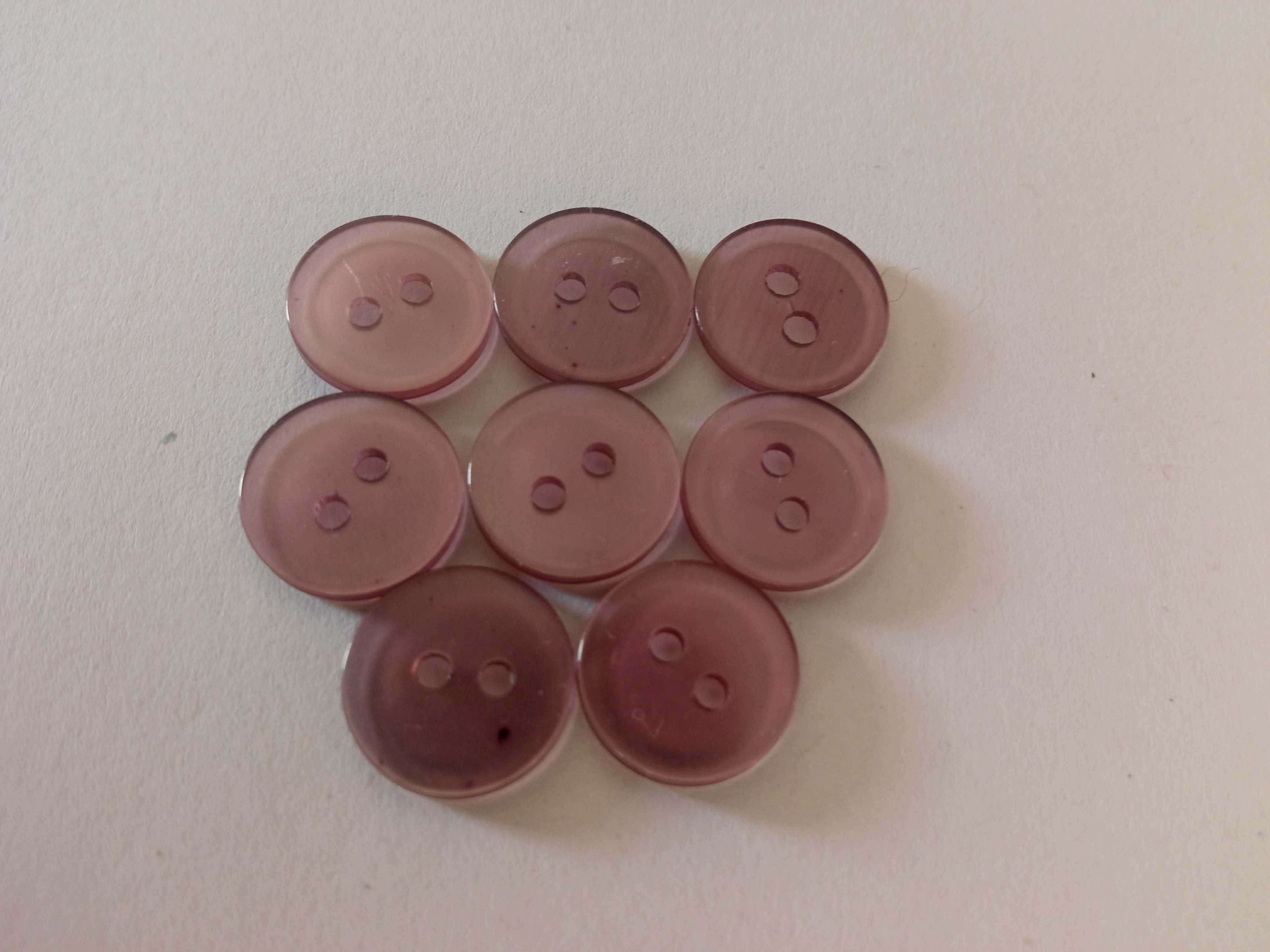 Małe guziki z dwiema dziurkami fioletowe 13 mm