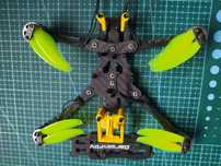 kompletna rama 4" drona FPV Darwinfpv Fold4 z oryginalnymi silnikami.
