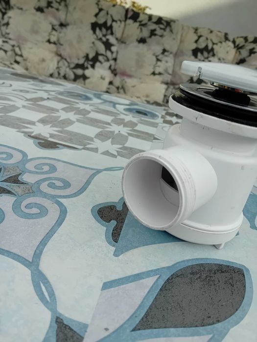 Sprzedam syfon pod brodzik