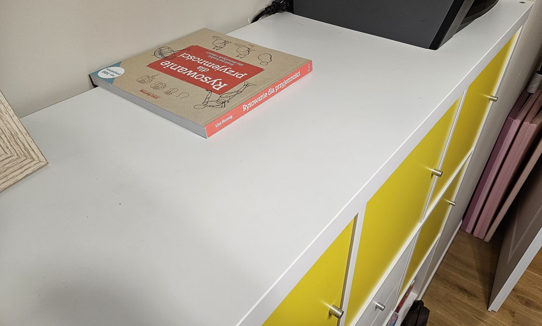 Regał IKEA KALLAX w super konfiguracji.