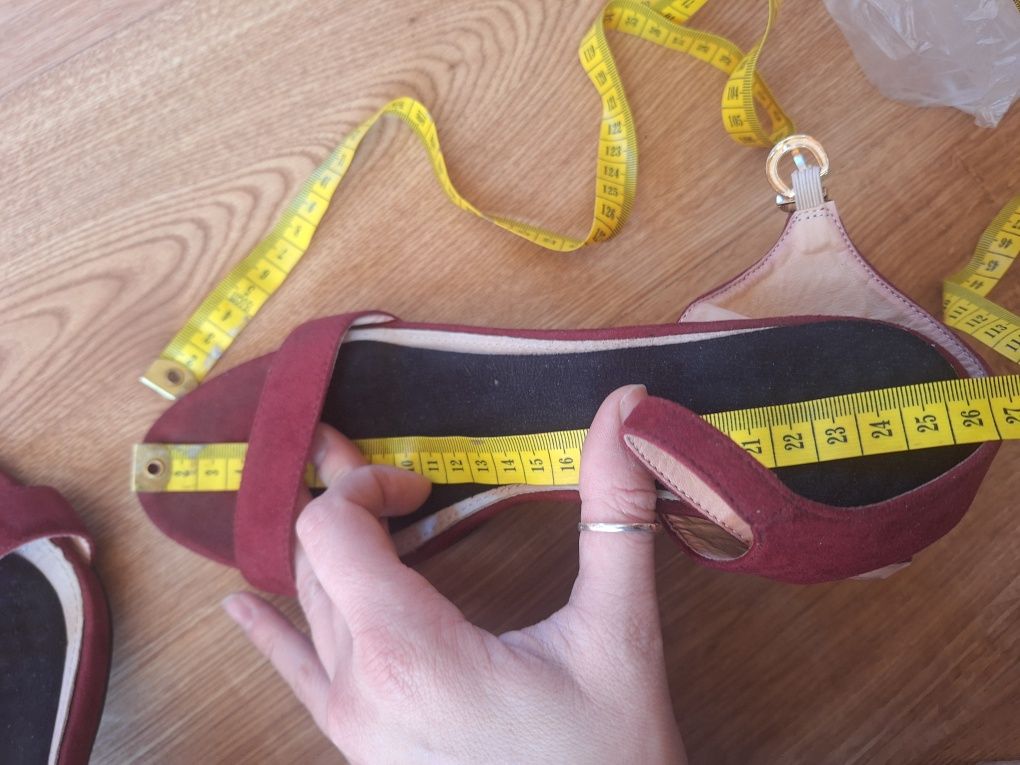Buty sandalki pdkryte na klocku bez palców na lato bordowe z paseczkie