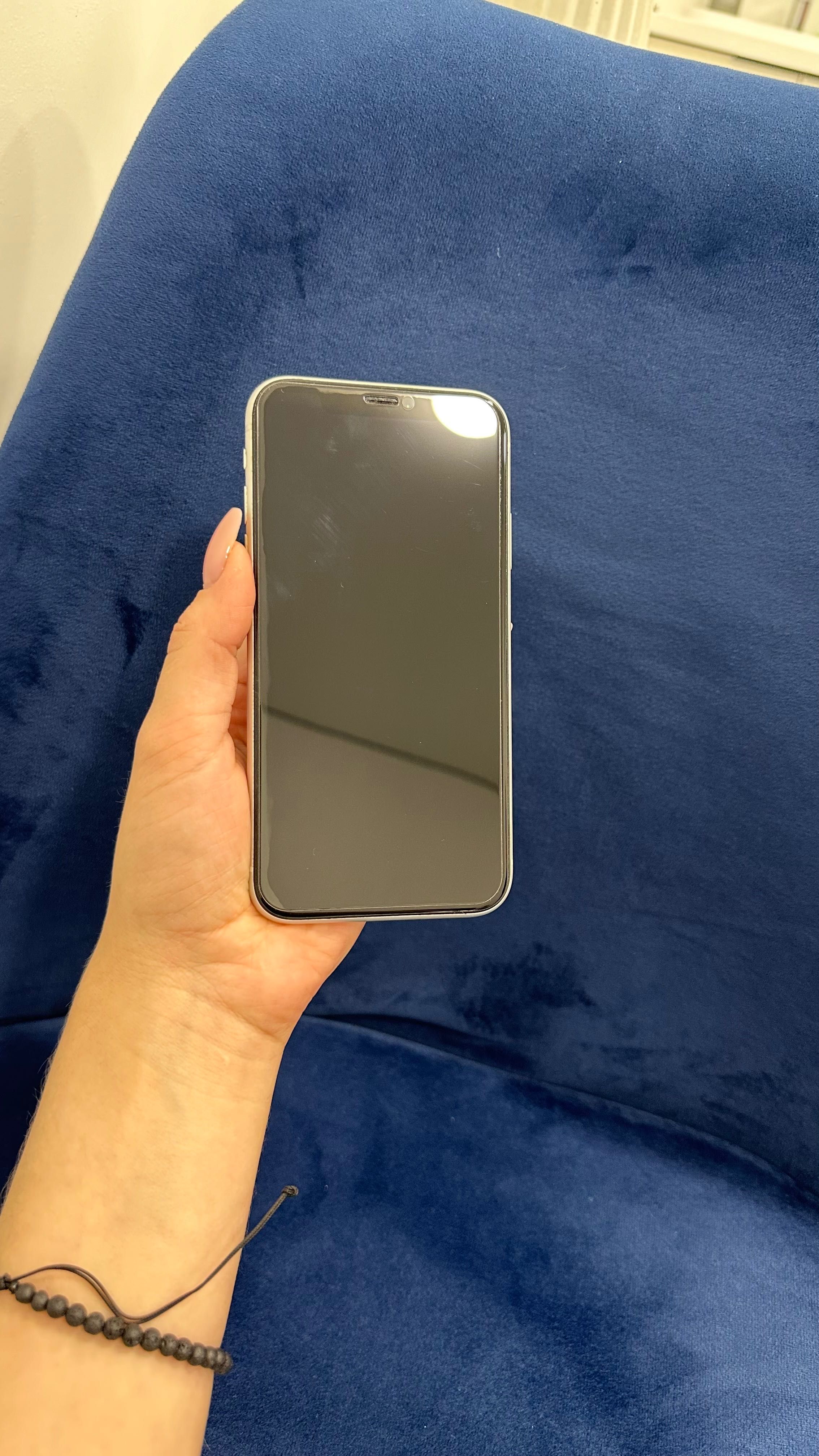 Телефон iPhone XR