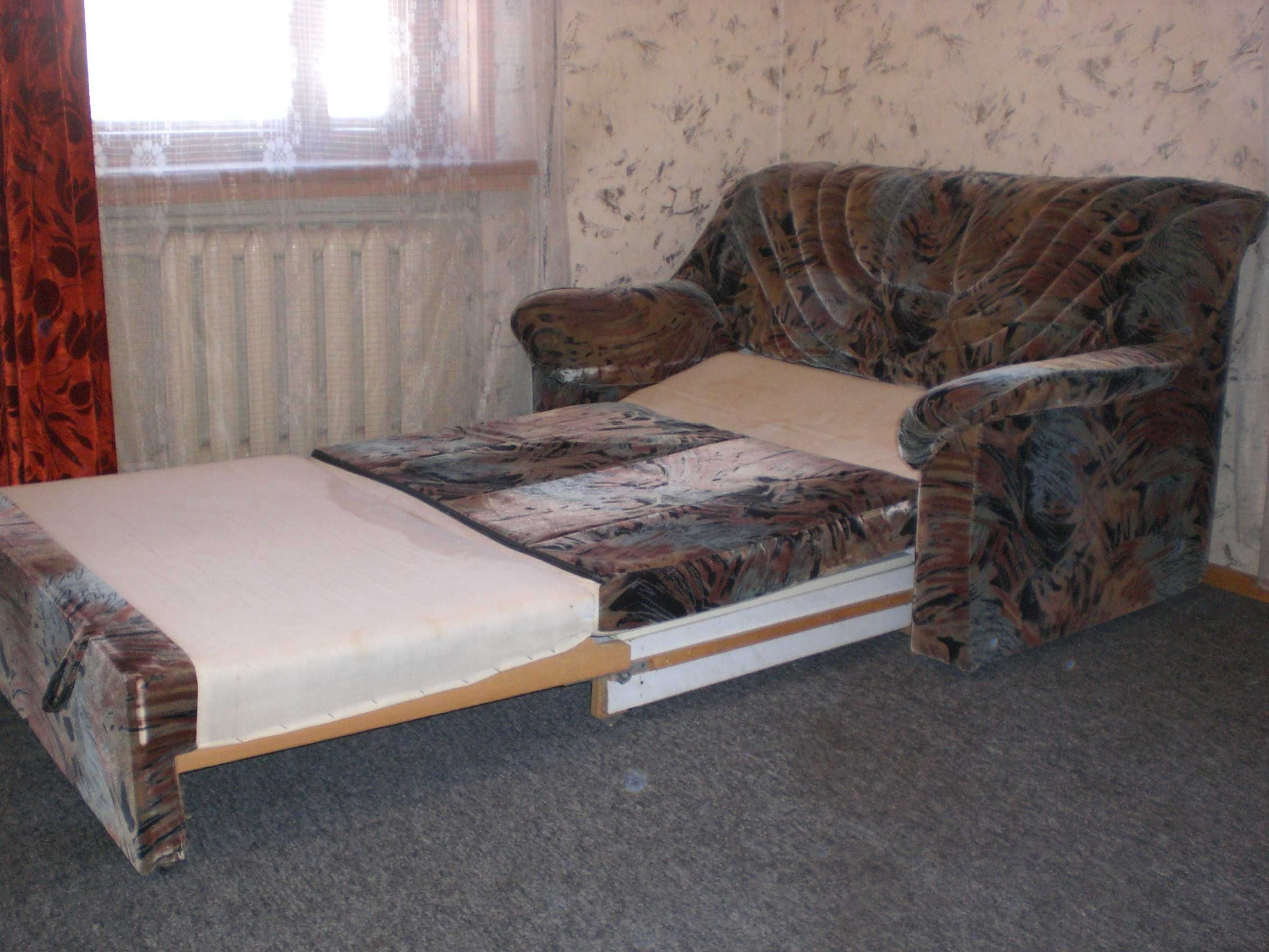 Компактный диван - кровать ( 1,50м х 1,95м)