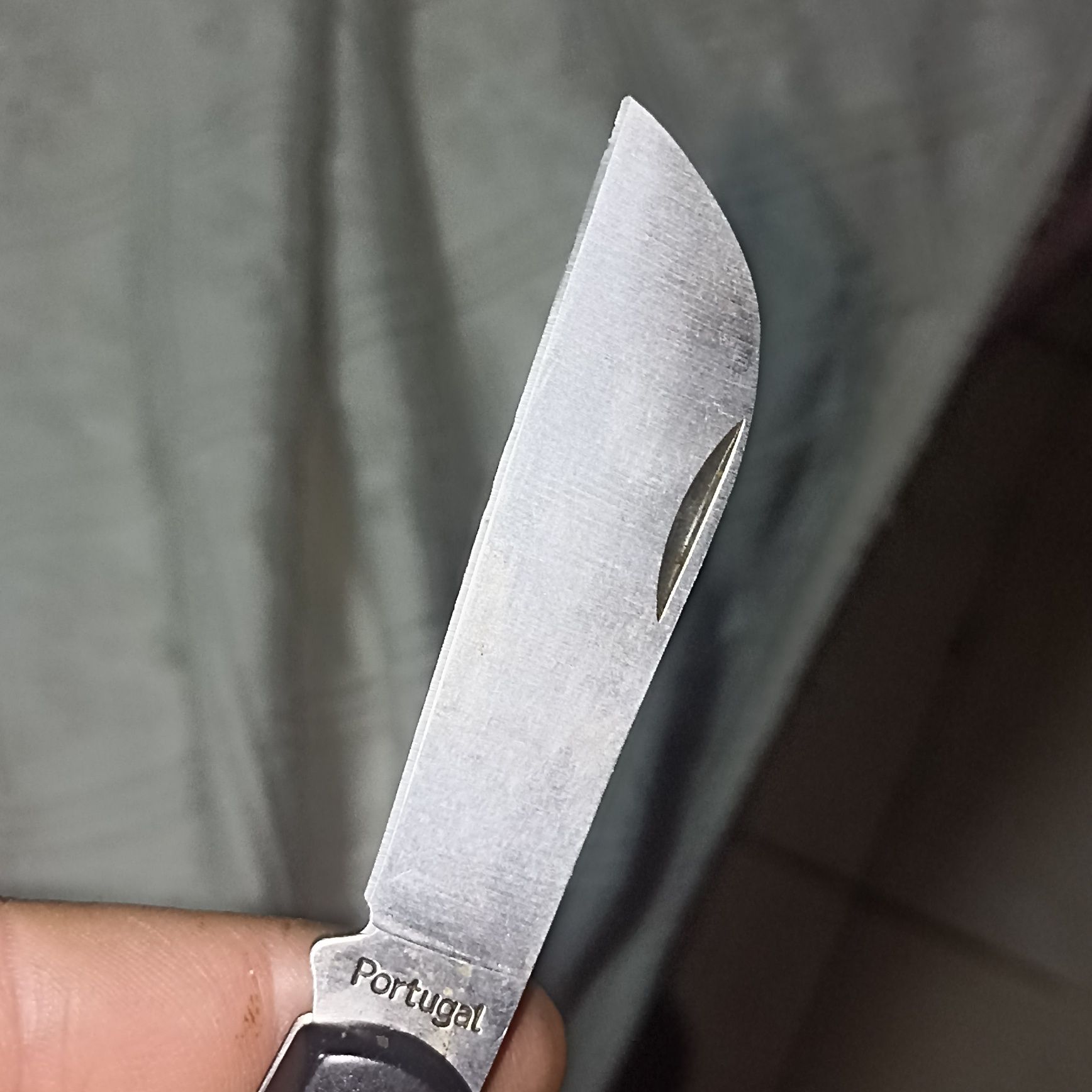 Navalha nova com lamina grossa afiada