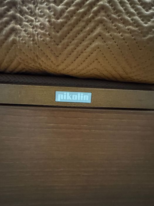 Sommier e duas mesinhas de cabeceira