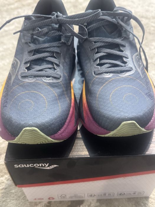 Кросівки бігові nike hoka saucony