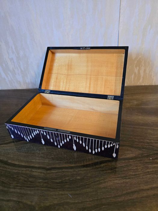 Ręcznie rzeźbiona drewniana szkatułka Zakopane