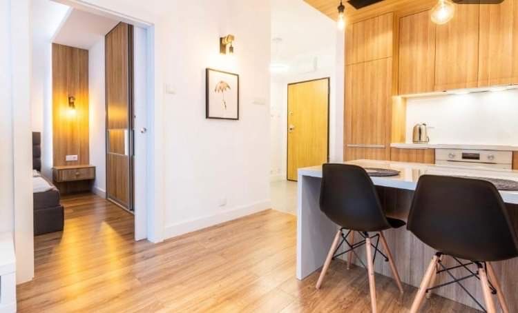 Apatrament Deluxe na doby, Rondo Wiatraczna