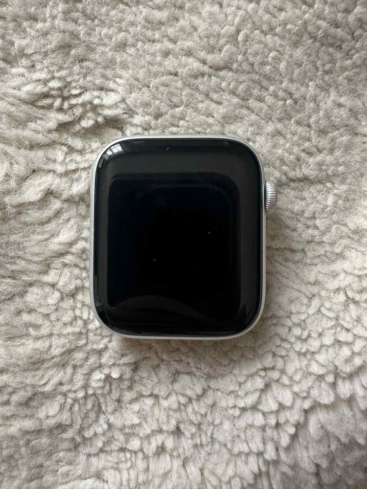 Smartwatch Apple Watch Nike SE GPS + Cellular 44mm (czarno-biały)