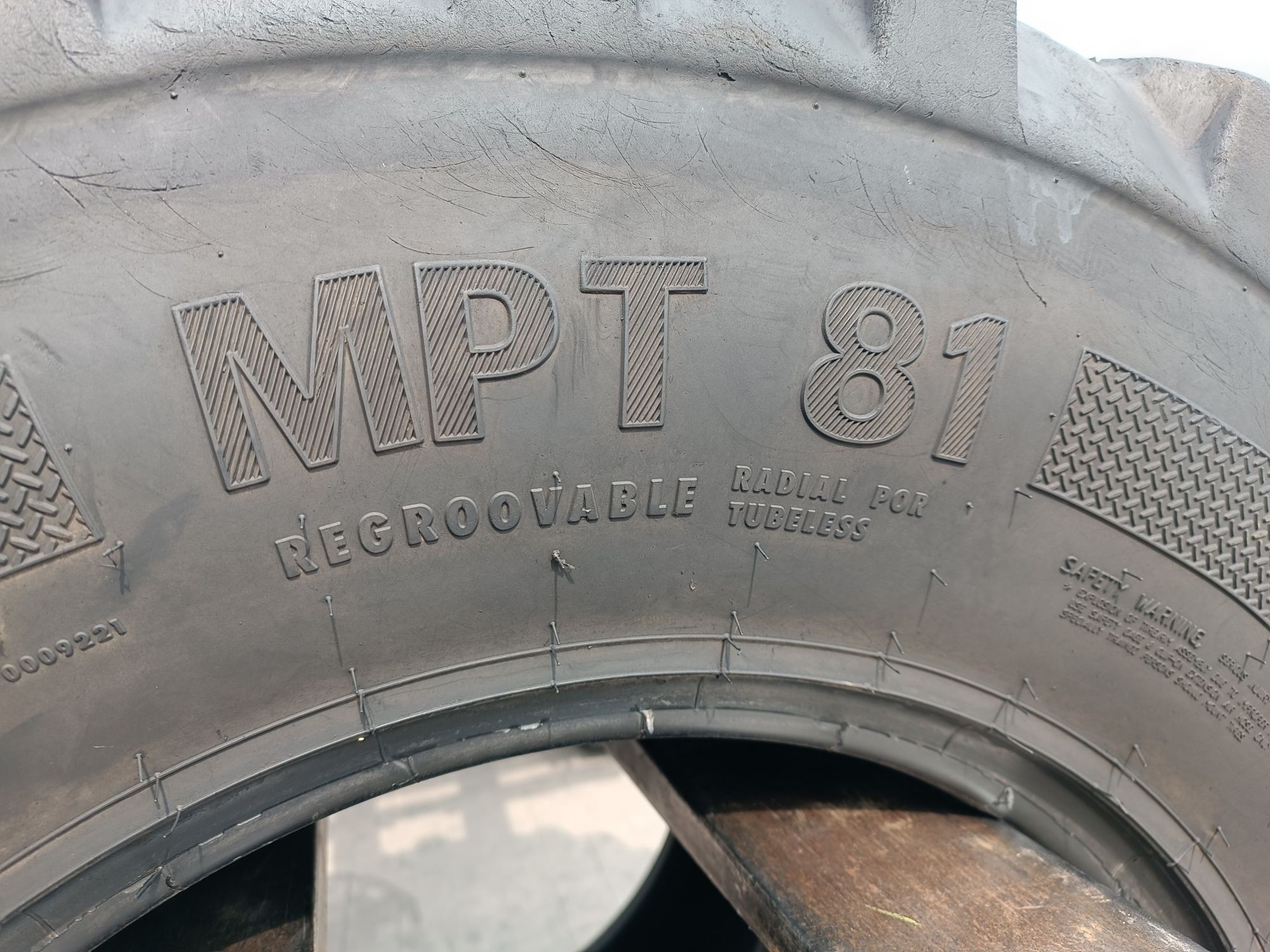 365/80R20 Continental MPT 81   14.5-20