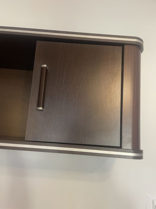 Zestaw komoda i wiszaca szafka brązowa ze srebrnymi dodatkami