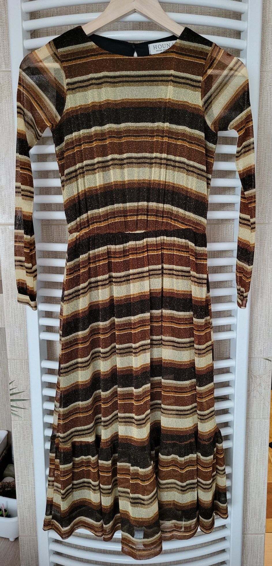 sukienka midi w paski ze złotą nitką w stylu vintage Hound S/36
