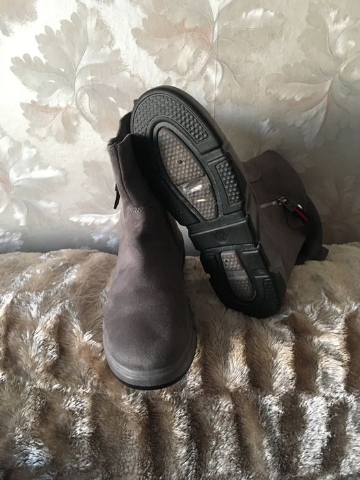 Чобітки жіночі-дівочі