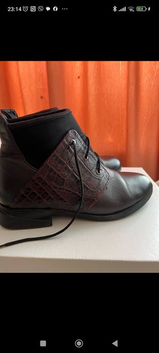 Ботінки жіночі шкіряні.