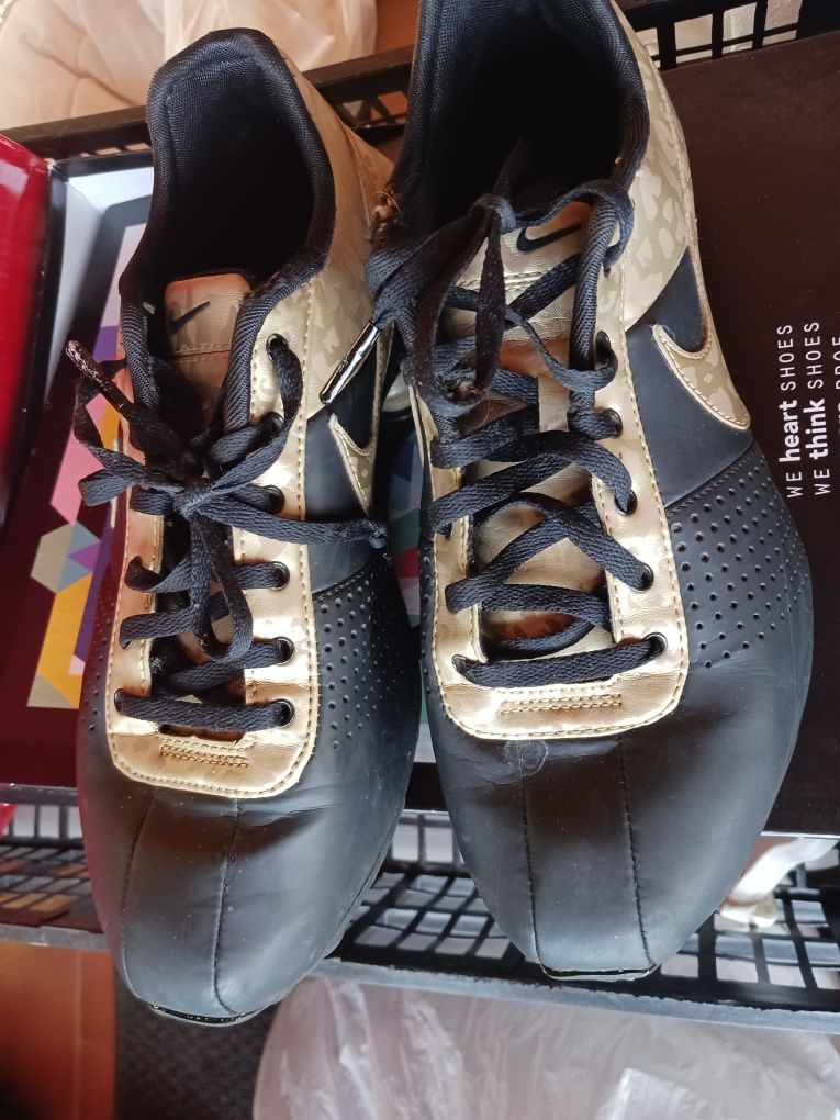 Nike Shox senhora preto e dourado efeito camuflado