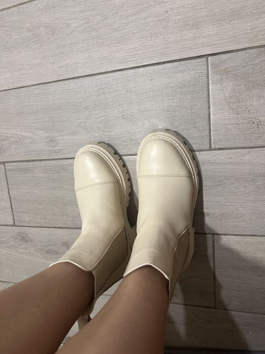 Сапожки бежеві 36