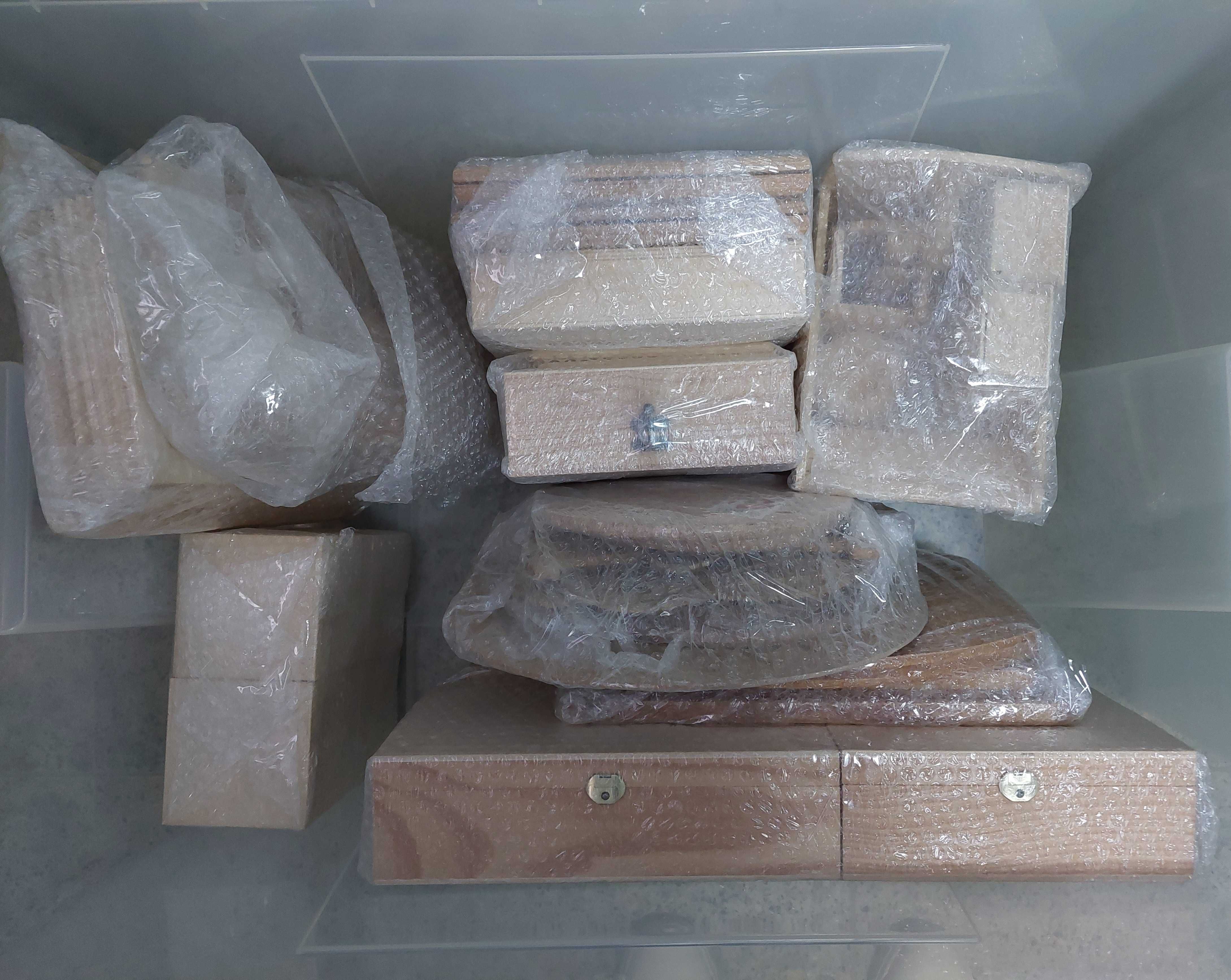 Vendo lote surpresa de peças de madeira para decorar. Novo.
