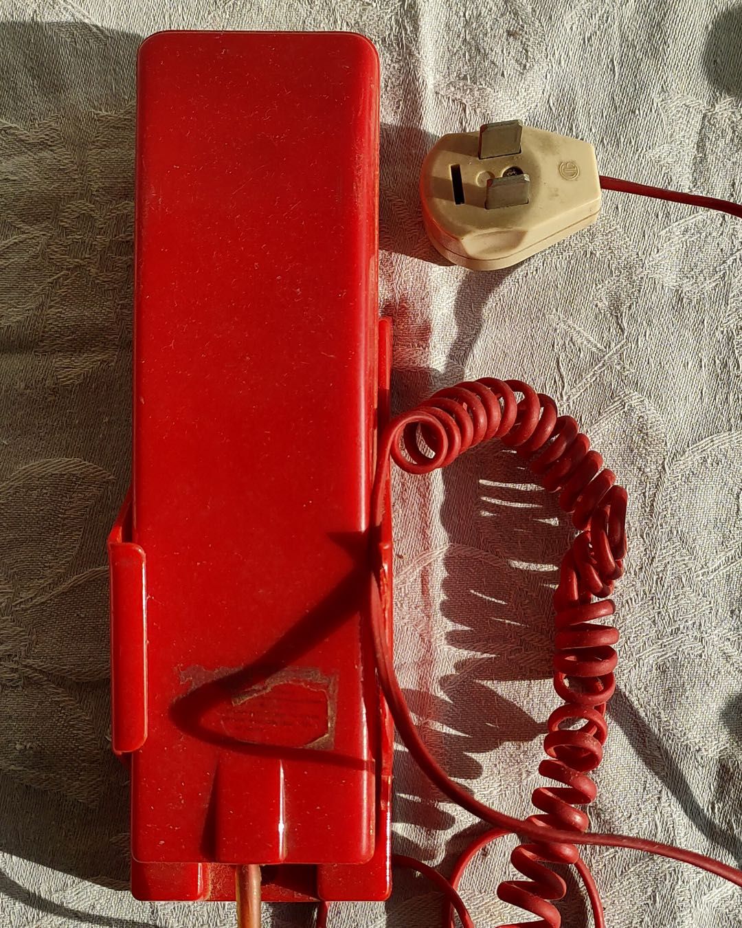 Telefone de parede vermelho vintage