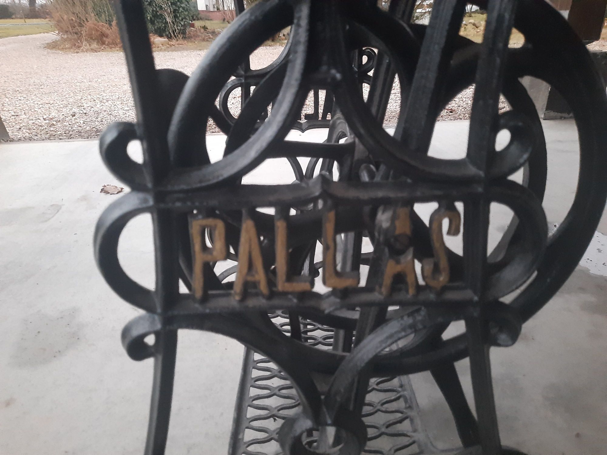 Podstawa maszyny do szycia. Pallas.