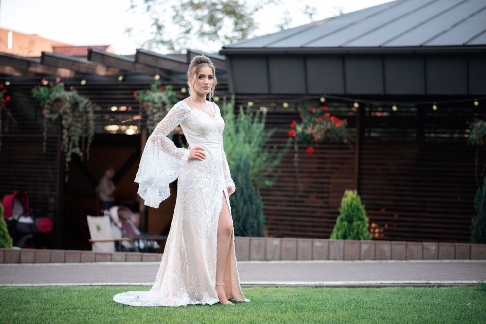 Продам весільну сукню.