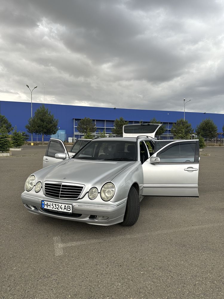Мерсадес 210 автомат 2.1 дизель